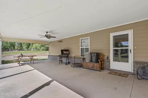 Exterior - 8511 E Airport Rd, Hernando, MS 38632 photo 3 of 5