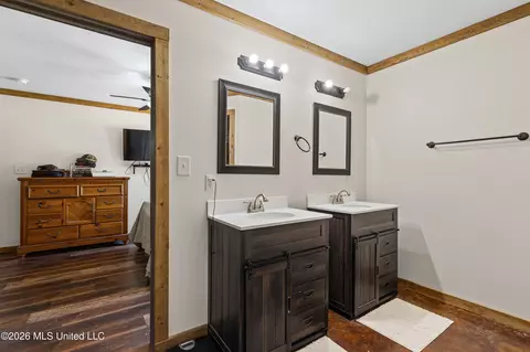 Bath - 8511 E Airport Rd, Hernando, MS 38632 photo 1 of 4