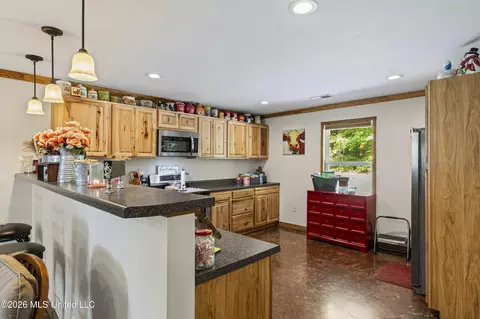 Kitchen - 8511 E Airport Rd, Hernando, MS 38632 photo 1 of 2
