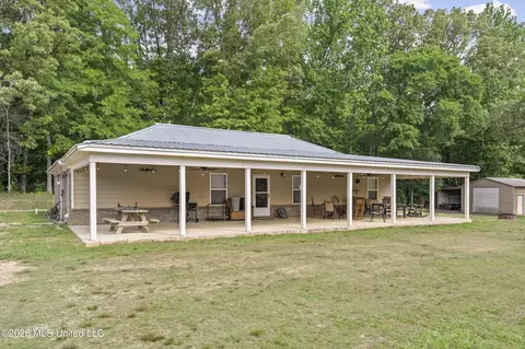 Exterior - 8511 E Airport Rd, Hernando, MS 38632 photo 2 of 5