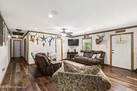Entry Way - 8511 E Airport Rd, Hernando, MS 38632 photo 1 of 1