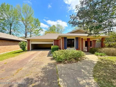 4 Southwood Blvd, Clinton, MS 39056