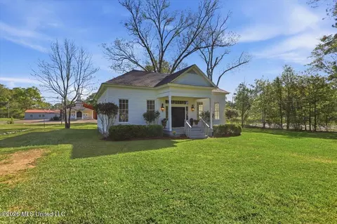 Exterior - 321 Raymond St, Terry, MS 39170 photo 5 of 7