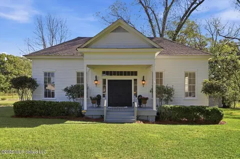321 Raymond St, Terry, MS 39170