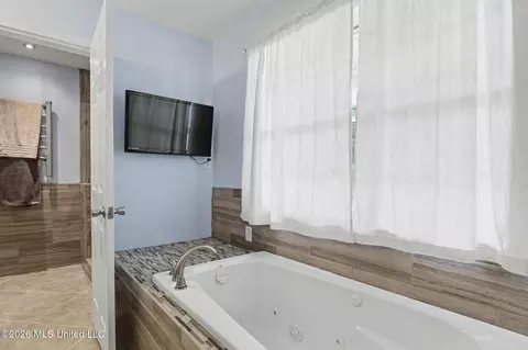 Bath - 172 Jacqueline Dr, Slidell, LA 70458 photo 3 of 6