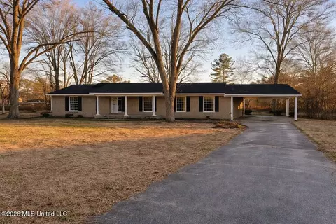 239 W College St, Hickory, MS 39332