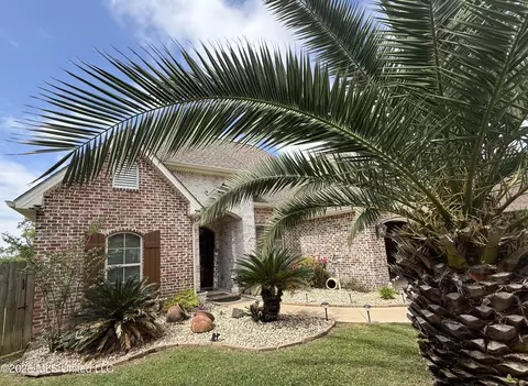 Exterior - 717 Clover Pl, Biloxi, MS 39532 photo 5 of 23
