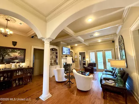Living - 717 Clover Pl, Biloxi, MS 39532 photo 1 of 8