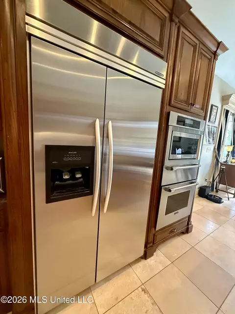 Kitchen - 717 Clover Pl, Biloxi, MS 39532 photo 7 of 14