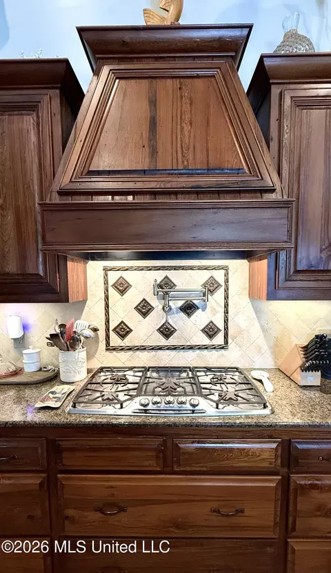 Kitchen - 717 Clover Pl, Biloxi, MS 39532 photo 4 of 14