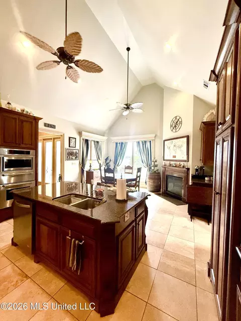 Kitchen - 717 Clover Pl, Biloxi, MS 39532 photo 8 of 14