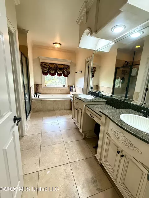 Bath - 717 Clover Pl, Biloxi, MS 39532 photo 3 of 11