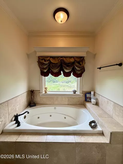 Bath - 717 Clover Pl, Biloxi, MS 39532 photo 4 of 11