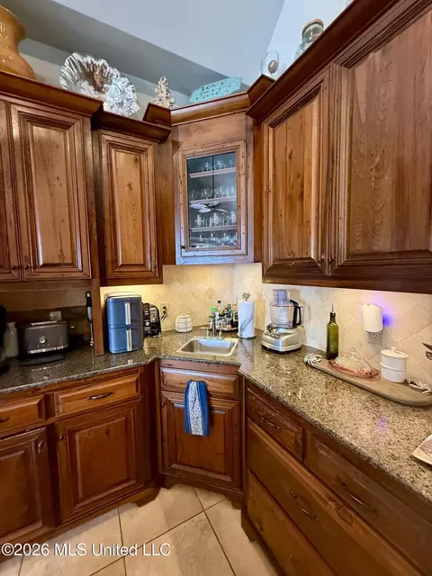 Kitchen - 717 Clover Pl, Biloxi, MS 39532 photo 12 of 14