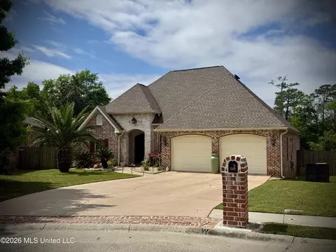 717 Clover Pl, Biloxi, MS 39532
