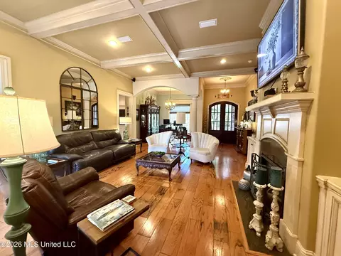Living - 717 Clover Pl, Biloxi, MS 39532 photo 2 of 8
