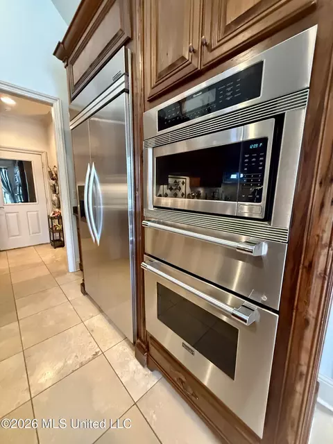 Kitchen - 717 Clover Pl, Biloxi, MS 39532 photo 9 of 14