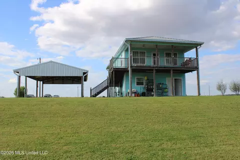 219 Bungalow Ln, Tchula, MS 39169