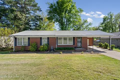 715 Coleman Ave, Holly Springs, MS 38635