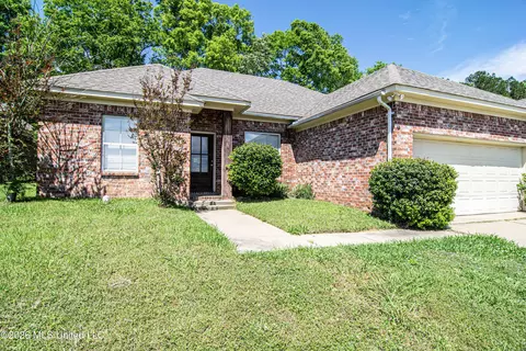 441 Silver Dr, Pearl, MS 39208