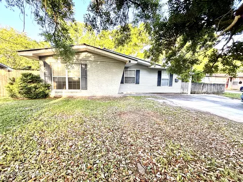 2806 Lynwood St, Pascagoula, MS 39567