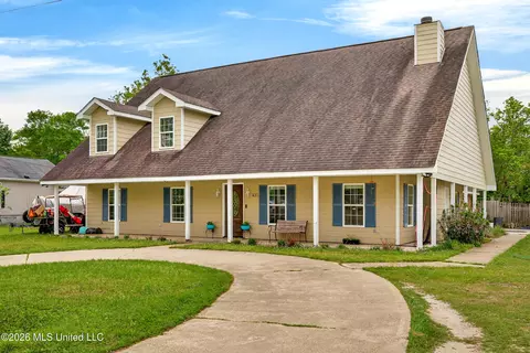 430 Gladstone St, Bay Saint Louis, MS 39520