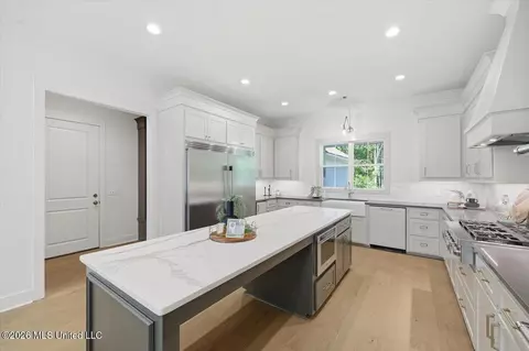 Kitchen - 172 Chantilly Dr, Madison, MS 39110 photo 3 of 5