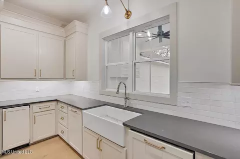 Kitchen - 172 Chantilly Dr, Madison, MS 39110 photo 4 of 5