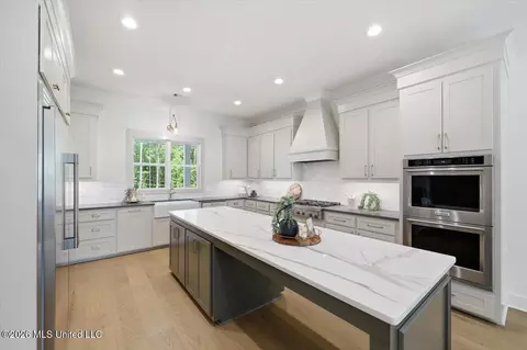 Kitchen - 172 Chantilly Dr, Madison, MS 39110 photo 5 of 5