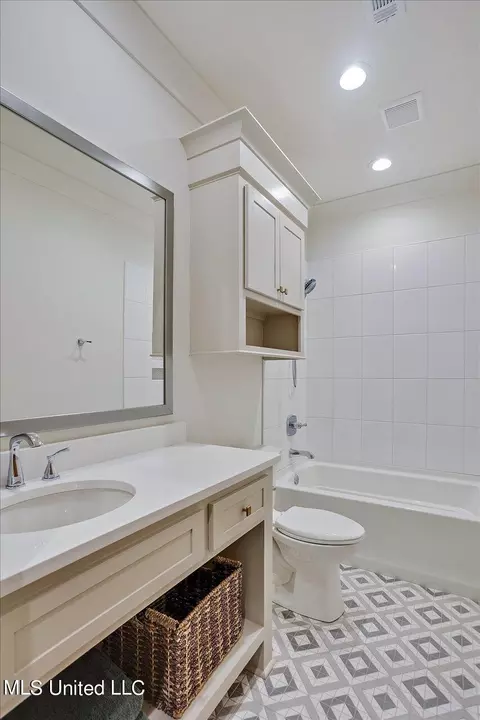 Bath - 172 Chantilly Dr, Madison, MS 39110 photo 6 of 9