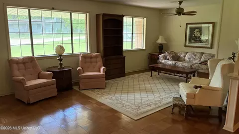 Living - 110 Melanie Ln, Brookhaven, MS 39601 photo 1 of 1