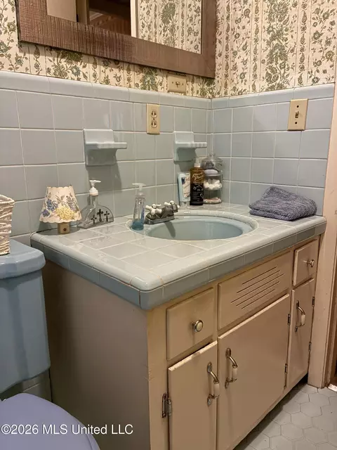 Bath - 110 Melanie Ln, Brookhaven, MS 39601 photo 1 of 2