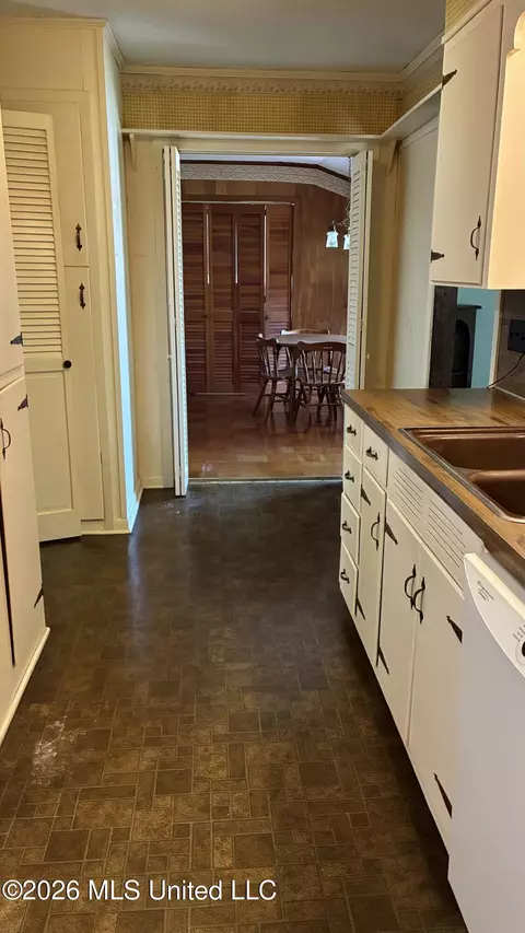 Kitchen - 110 Melanie Ln, Brookhaven, MS 39601 photo 3 of 4