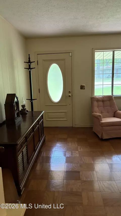 Entry Way - 110 Melanie Ln, Brookhaven, MS 39601 photo 2 of 2