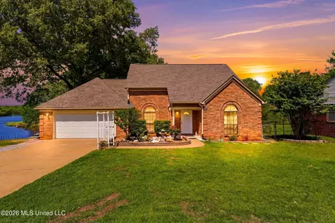 364 Plum Point Cv, Southaven, MS 38671