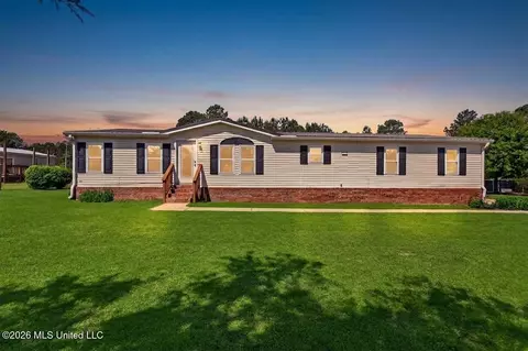 19561 Lennis Cuevas Rd, Saucier, MS 39574