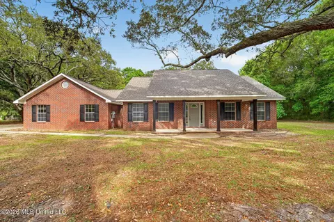 1528 S 11th St, Ocean Springs, MS 39564