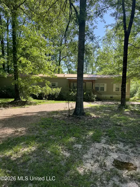 22 Deer Lake Rd, Natchez, MS 39120
