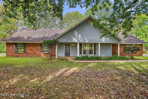 6126 Kaybrook Dr, Byram, MS 39272