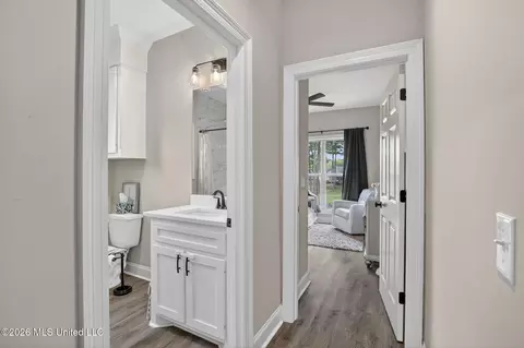Entry Way - 114 Willow Crest Cir, Brandon, MS 39047 photo 7 of 8