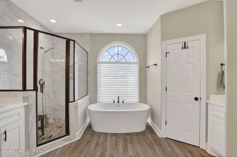 Bath - 114 Willow Crest Cir, Brandon, MS 39047 photo 1 of 4