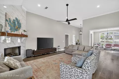 Living - 114 Willow Crest Cir, Brandon, MS 39047 photo 1 of 1