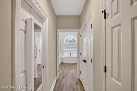 Entry Way - 114 Willow Crest Cir, Brandon, MS 39047 photo 6 of 8