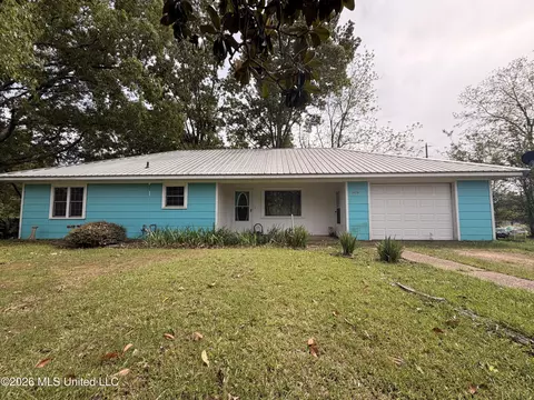 3010 Georgetown St, Hazlehurst, MS 39083