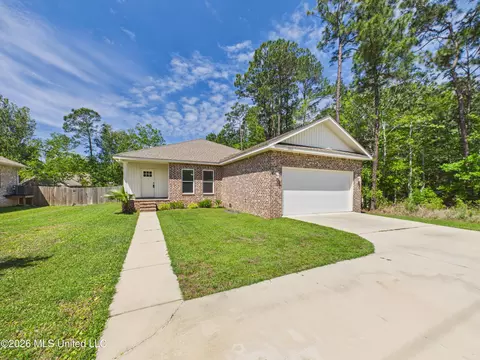 1925 Beachview Dr, Ocean Springs, MS 39564