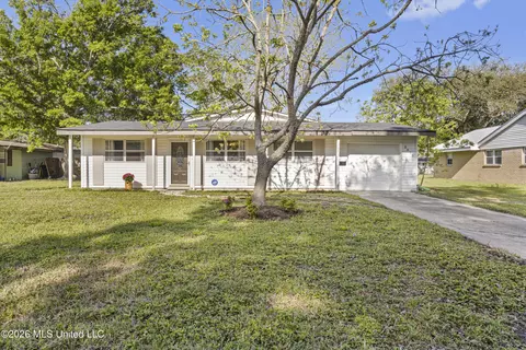 2315 Meadowbrook St, Pascagoula, MS 39567