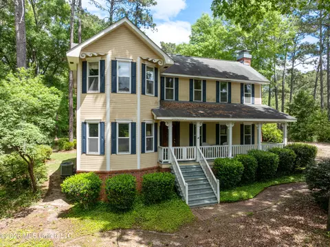 310 Shadow Wood Dr, Hattiesburg, MS 39402