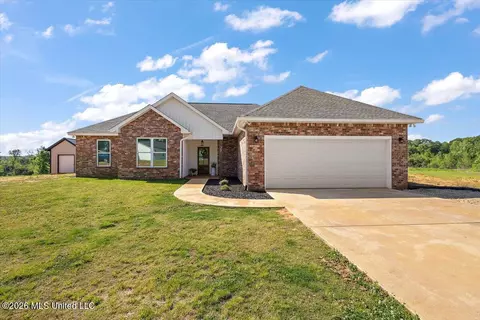 27 Marlee Savell Dr, Forest, MS 39074
