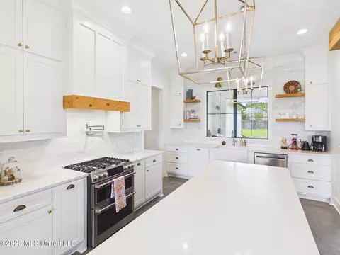 Kitchen - 268 Disciple Dr, Brandon, MS 39047 photo 4 of 5