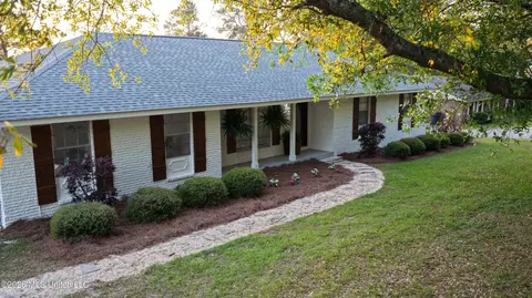 20 Buccaneer Dr, Hattiesburg, MS 39402